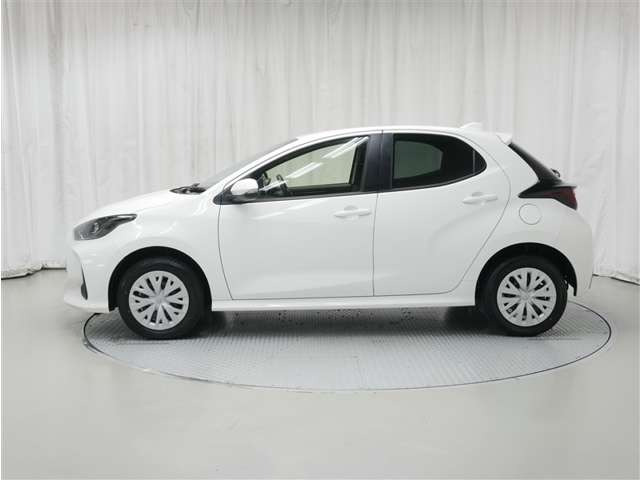 ヤリス1.5 ハイブリッド X E-Four 4WD