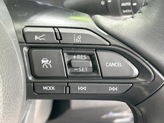 【レーダークルーズコントロール】高速道路での長距離走行が楽に!!自動で速度を保つクルーズコントロールが、衝突軽減システムと連携し、前方の車両を感知して車間を保つように速度調節してくれます!!