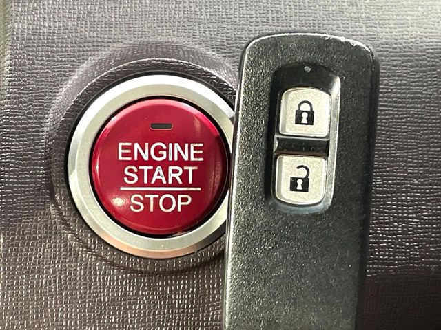 �yHonda�X�}�[�g�L�[�z�J�o����|�P�b�g�ɓ��ꂽ�܂܂ł��h�A�̎{���E�������\�ȃX�}�[�g�L�[�𑕔��B�G���W���̃I���E�I�t�����J�M�����o���K�v����������Ƃ��Ă��֗��ł���
