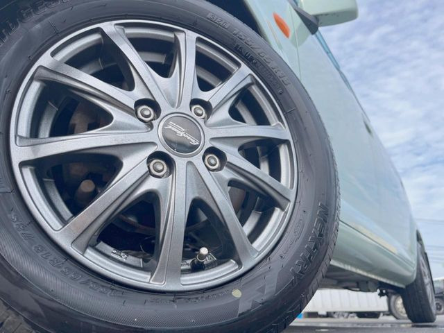 �y13�C���`�A���~�z�C�[���z�O�ςɃ}�b�`�����A���~�z�C�[���𑕒����Ă���܂��B�e��A���~�z�C�[����A�X�^�b�h���X�^�C�����戵�����Ă���܂��B���񂲑��k����������