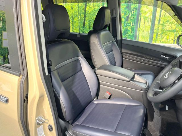 運転席シート廻りは使用感も少なく、良好な状態となっています。前オーナー様が丁寧に使っていたことがよくわかりますね。