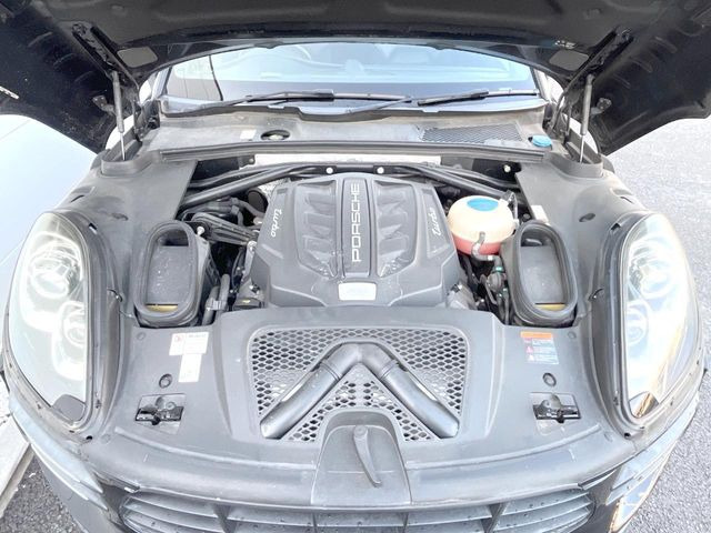 ●当店では、各メーカーの専用診断テスターを導入。国家資格を持つテクニカルスタッフも常駐しておりますので、万が一の際にも安心してご利用いただけます。