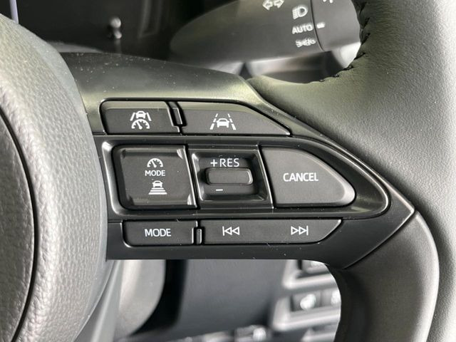 【レーダークルーズコントロール】高速道路での長距離走行が楽に!!自動で速度を保つクルーズコントロールが、衝突軽減システムと連携し、前方の車両を感知して車間を保つように速度調節してくれます!!