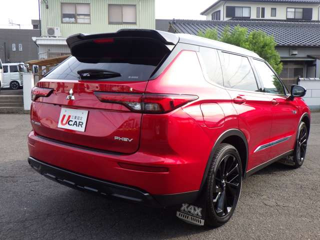 アウトランダーPHEV 2.4 ブラック エディション 4WD