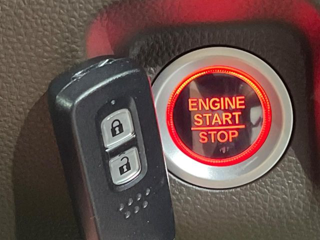 �yHonda�X�}�[�g�L�[�z�J�o����|�P�b�g�ɓ��ꂽ�܂܂ł��h�A�̎{���E�������\�ȃX�}�[�g�L�[�𑕔��B�G���W���̃I���E�I�t�����J�M�����o���K�v����������Ƃ��Ă��֗��ł���
