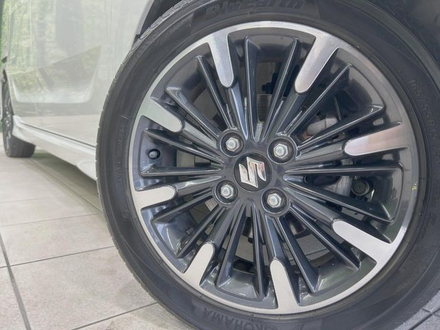 �y����15�C���`�A���~�z�C�[���z�O�ςɃ}�b�`���������A���~�z�C�[���𑕒����Ă���܂��B�e��ЊO�A���~�z�C�[����A�X�^�b�h���X�^�C�����戵�����Ă���܂��B���񂲑��k����������