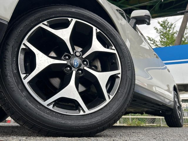 �y����18�C���`�A���~�z�C�[���z�O�ςɃ}�b�`���������A���~�z�C�[���𑕒����Ă���܂��B�e��ЊO�A���~�z�C�[����A�X�^�b�h���X�^�C�����戵�����Ă���܂��B���񂲑��k����������