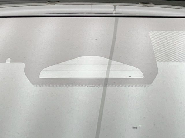 【トヨタセーフティセンス】走行中に前方の車両等を認識し、衝突しそうな時は警報とブレーキで衝突回避と被害軽減をアシスト。より安全にドライブをお楽しみいただけます。