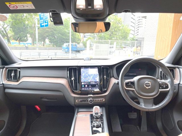 XC60リチャージ PHEV T8 AWD インスクリプション 4WD