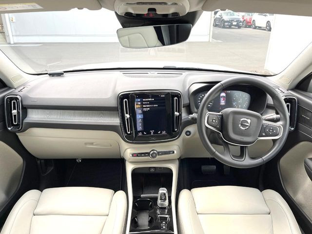 XC40B4 AWD インスクリプション 4WD