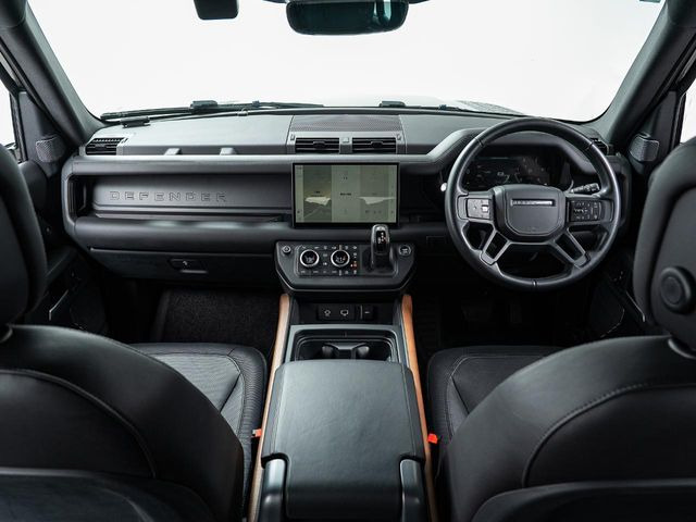 ディフェンダー110 X ダイナミック HSE 3.0L D300 ディーゼル 4WD