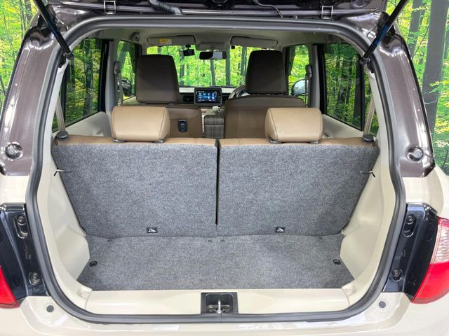 積み下ろしのしやすいデッキにはたっぷりと荷物を積み込んでいただけます。遊びから仕事まで、様々なシーンで頼れます♪