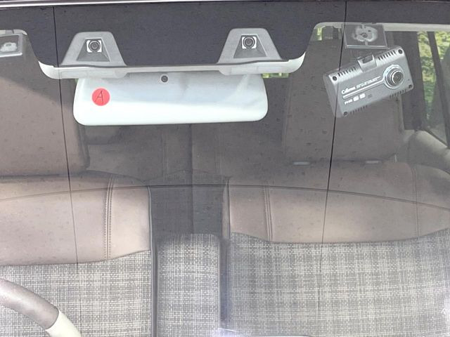 【スズキ セーフティサポート】走行中に前方の車両等を認識し、衝突しそうな時は警報とブレーキで衝突回避と被害軽減をアシスト。より安全にドライブをお楽しみいただけます。