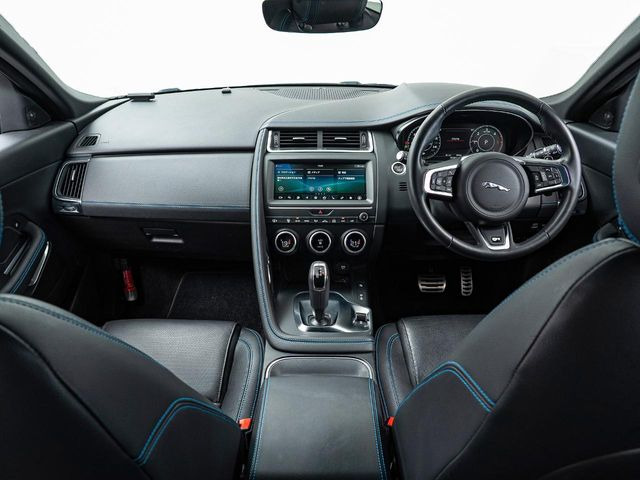EペイスRダイナミック S 2.0L D180 ディーゼル 4WD