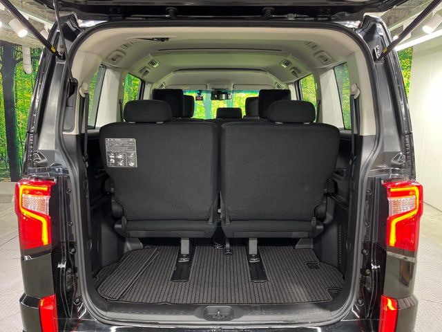 普段のお買い物や通勤、送迎等に十分な荷室スペースを確保しております。セカンドシートを倒すと、大きな荷物の積載も可能です♪