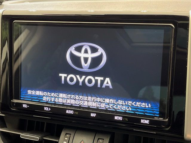 【純正9型ナビ】人気の純正ナビを装備しております。ナビの使いやすさはもちろん、オーディオ機能も充実!キャンプや旅行はもちろん、通勤や買い物など普段のドライブも楽しくなるはず♪