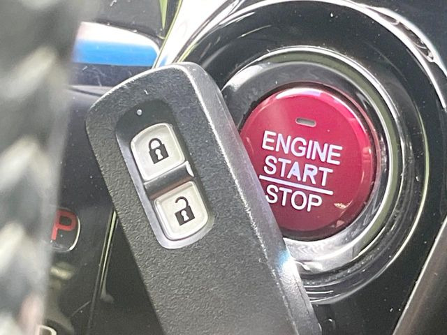 �yHonda�X�}�[�g�L�[�z�J�o����|�P�b�g�ɓ��ꂽ�܂܂ł��h�A�̎{���E�������\�ȃX�}�[�g�L�[�𑕔��B�G���W���̃I���E�I�t�����J�M�����o���K�v����������Ƃ��Ă��֗��ł���