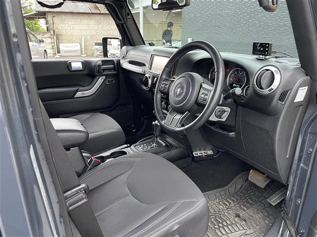 ラングラーアンリミテッド サハラ 4WD