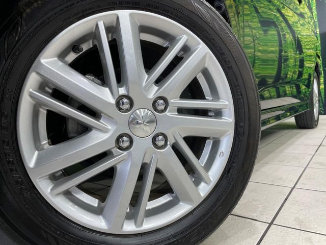 �y����15�C���`�A���~�z�C�[���z�O�ςɃ}�b�`���������A���~�z�C�[���𑕒����Ă���܂��B�e��ЊO�A���~�z�C�[����A�X�^�b�h���X�^�C�����戵�����Ă���܂��B���񂲑��k����������