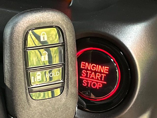 �yHonda�X�}�[�g�L�[�z�J�o����|�P�b�g�ɓ��ꂽ�܂܂ł��h�A�̎{���E�������\�ȃX�}�[�g�L�[�𑕔��B�G���W���̃I���E�I�t�����J�M�����o���K�v����������Ƃ��Ă��֗��ł���