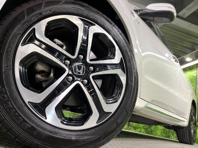 �y����17�C���`�A���~�z�C�[���z�O�ςɃ}�b�`���������A���~�z�C�[���𑕒����Ă���܂��B�e��ЊO�A���~�z�C�[����A�X�^�b�h���X�^�C�����戵�����Ă���܂��B���񂲑��k����������