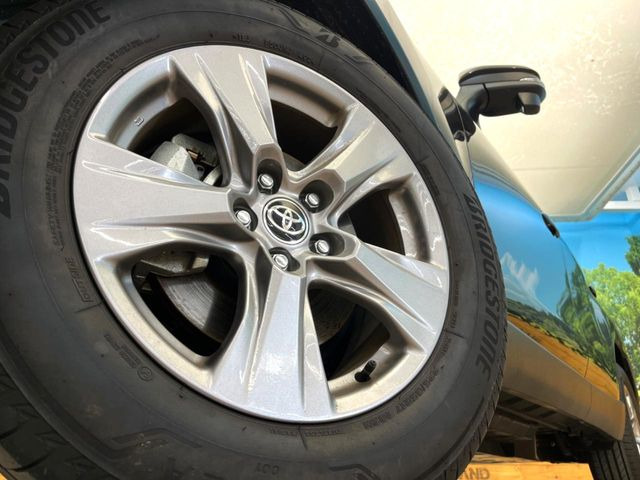 �y����17�C���`�A���~�z�C�[���z�O�ςɃ}�b�`���������A���~�z�C�[���𑕒����Ă���܂��B�e��ЊO�A���~�z�C�[����A�X�^�b�h���X�^�C�����戵�����Ă���܂��B���񂲑��k����������