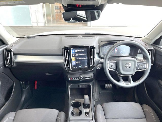 XC40B4 AWD モメンタム 4WD