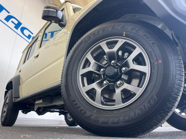 �y����15�C���`�A���~�z�C�[���z�O�ςɃ}�b�`���������A���~�z�C�[���𑕒����Ă���܂��B�e��ЊO�A���~�z�C�[����A�X�^�b�h���X�^�C�����戵�����Ă���܂��B���񂲑��k����������