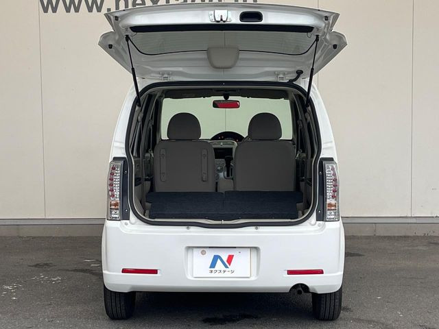 ���i�̂���������ʋ΁A���}���ɏ\���ȉ׎��X�y�[�X���m�ۂ��Ă���܂��B�Z�J���h�V�[�g��|���ƁA�傫�ȉו��̐ύڂ��\�ł���