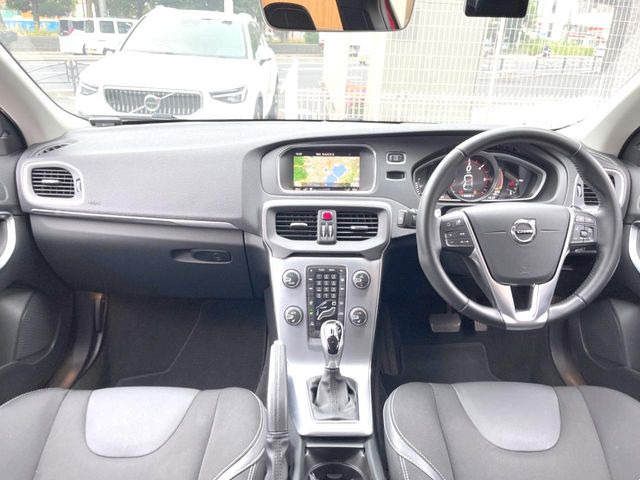 V40D4 ダイナミック エディション ディーゼル