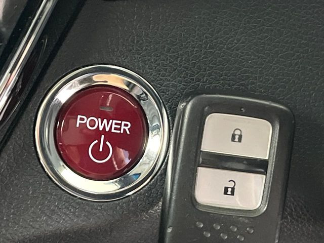 �yHonda�X�}�[�g�L�[�z�J�o����|�P�b�g�ɓ��ꂽ�܂܂ł��h�A�̎{���E�������\�ȃX�}�[�g�L�[�𑕔��B�G���W���̃I���E�I�t�����J�M�����o���K�v����������Ƃ��Ă��֗��ł���