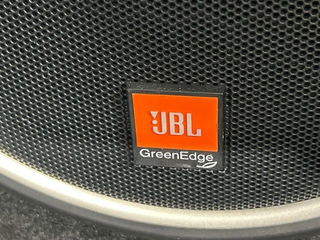 �yJBL�T�E���h�V�X�e���z���[�J�[�I�v�V�����̍��i�ʃT�E���h�V�X�e���𓋍ځB��p�̃`���[�j���O���{���ꂽ�召�l�X�ȃX�s�[�J�[����ǎ��ȃT�E���h���t�ł��A�Տꊴ���ӂ�鉹����Ԃ����o���܂��B