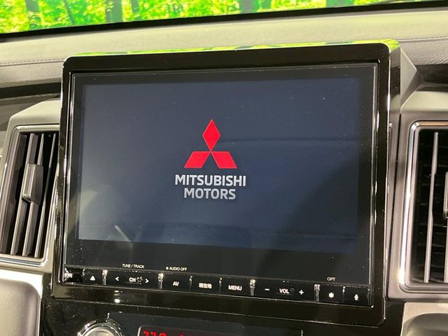 【メーカー純正10.1ナビ】インテリアに溶け込むスタイリッシュな「専用設計」メーカーナビを装備♪視認性や操作性など基本性能にも優れ、より上質なカーライフをお楽しみいただけます。