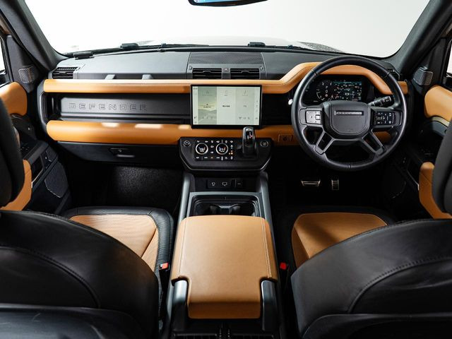 ディフェンダー110 X ダイナミック HSE 3.0L D300 ディーゼル 4WD