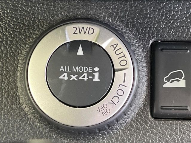 �y�I�[�����[�h4&times;4�z2WD/4WD���[�h����y�ɐ؂�ւ��\�B�R��d����2WD�A�X�^�b�N���ɖ𗧂�LOCK�AAUTO���[�h�ł�4WD�̔z���������Œ������A�H�ʏ󋵂��킸���肵��������T�|�[�g�B