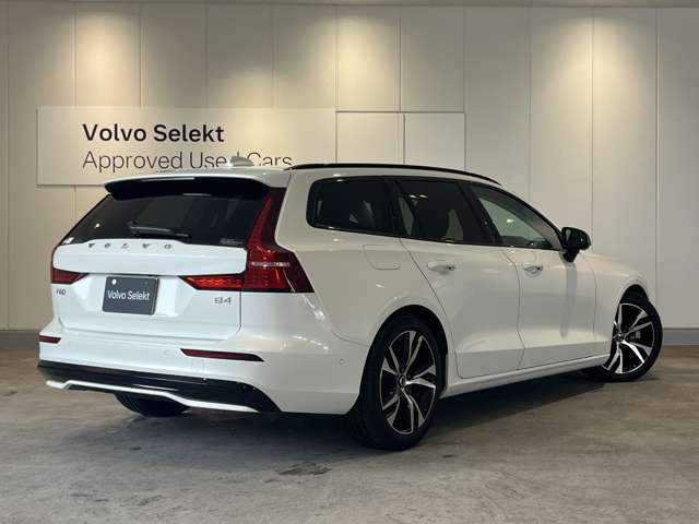 V60アルティメット B4 ダーク エディション