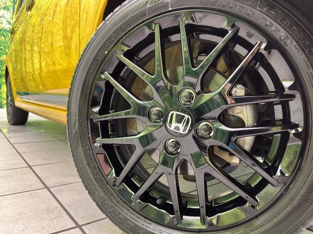 �y�O���[�h��p����15�C���`�A���~�z�C�[���z�f�U�C�����̍��������A���~�z�C�[���𑕒����Ă���܂��B�e��ЊO�A���~�z�C�[����A�X�^�b�h���X�^�C�����戵�����Ă���܂��B���񂲑��k����������