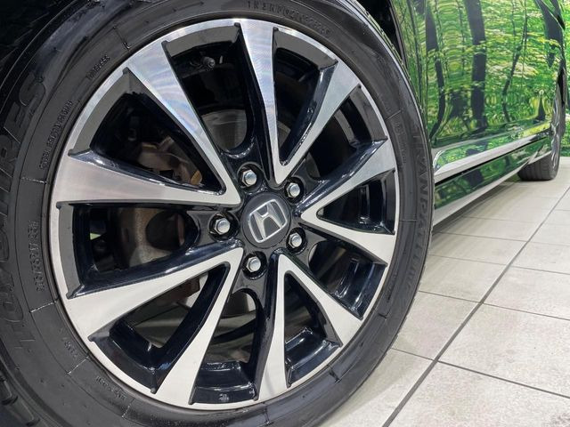 �y����17�C���`�A���~�z�C�[���z�O�ςɃ}�b�`���������A���~�z�C�[���𑕒����Ă���܂��B�e��ЊO�A���~�z�C�[����A�X�^�b�h���X�^�C�����戵�����Ă���܂��B���񂲑��k����������