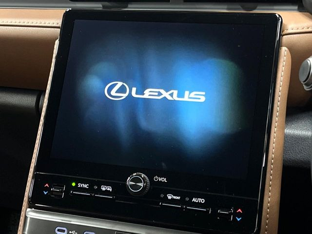 �y9.8�C���` �f�B�X�v���C�I�[�f�B�I�z���ʂ̃f�B�X�v���C��AppleCarPlay��AndroidAuto�����p�\�B�傫�ȉ�ʂŃX�}�z�i�r�A�v���������p���������܂���