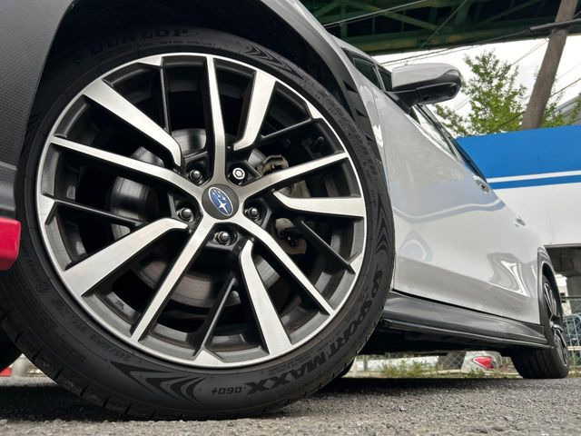 �y����18�C���`�A���~�z�C�[���z�O�ςɃ}�b�`���������A���~�z�C�[���𑕒����Ă���܂��B�e��ЊO�A���~�z�C�[����A�X�^�b�h���X�^�C�����戵�����Ă���܂��B���񂲑��k����������