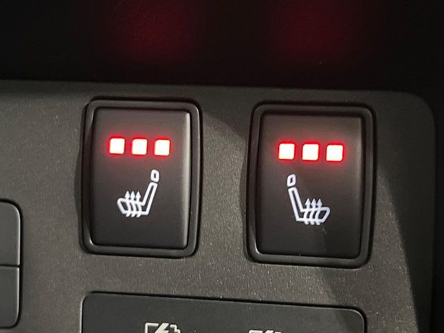 【シートヒーター】寒い日に重宝するシートヒーター!エアコンより早く温まってくれるので寒がりの人も安心ですね♪エアコンの温風は乾燥するから苦手、という方にもをおすすめです。
