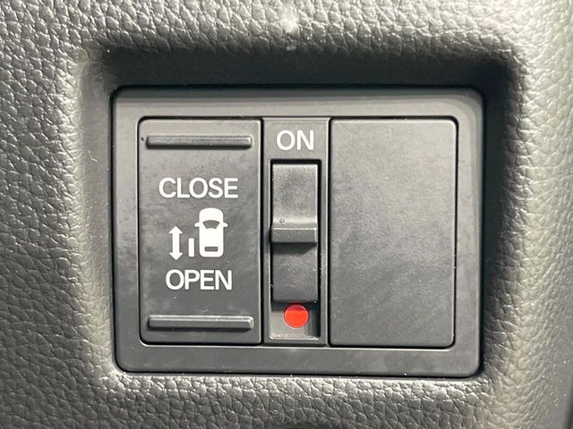 【パワースライドドア】スマートキーや運転席のスイッチでスライドドアの開閉が可能♪電動だから力を入れてドアを開ける必要が無く、小さいお子様でも、重い荷物を持っている時もラクに開け閉めできます♪