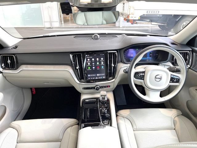 V60リチャージ PHEV T6 AWD アルティメット 4WD