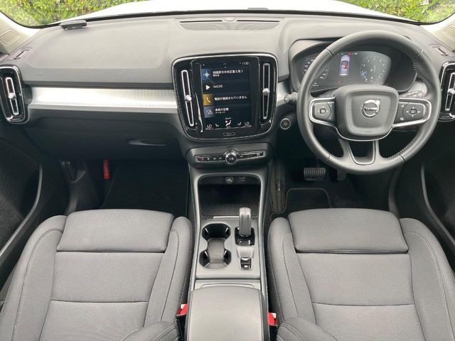 XC40B4 AWD モメンタム 4WD
