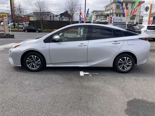 プリウス1.8 S