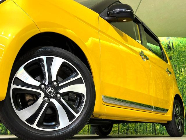 �y����15�C���`�A���~�z�C�[���z�O�ςɃ}�b�`���������A���~�z�C�[���𑕒����Ă���܂��B�e��ЊO�A���~�z�C�[����A�X�^�b�h���X�^�C�����戵�����Ă���܂��B���񂲑��k������