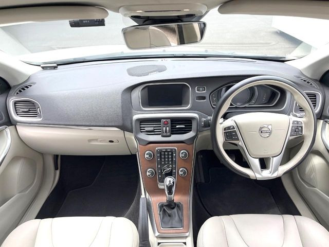 V40D4 インスクリプション ディーゼル