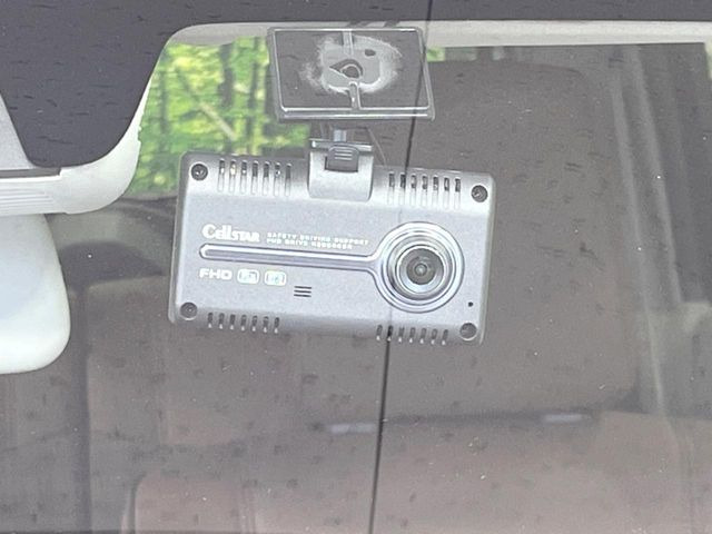 【ドライブレコーダー】ドライブレコーダー装備!走行中はもちろん、あおり運転や事故に遭遇した際、映像で記録し、万一のリスクに備えます。※記録用SDカードはお客様ご自身でご準備いただく必要があります。