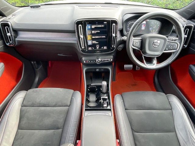 XC40B4 AWD Rデザイン 4WD