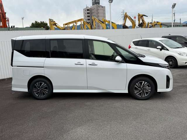 セレナ1.4 e-4ORCE ハイウェイスターV 4WD